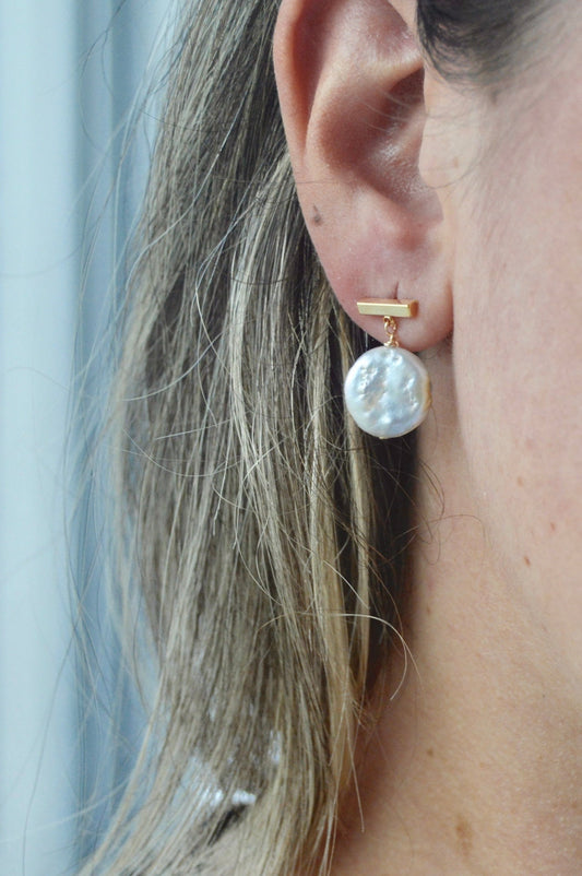 Pearl Coin Earrings Model