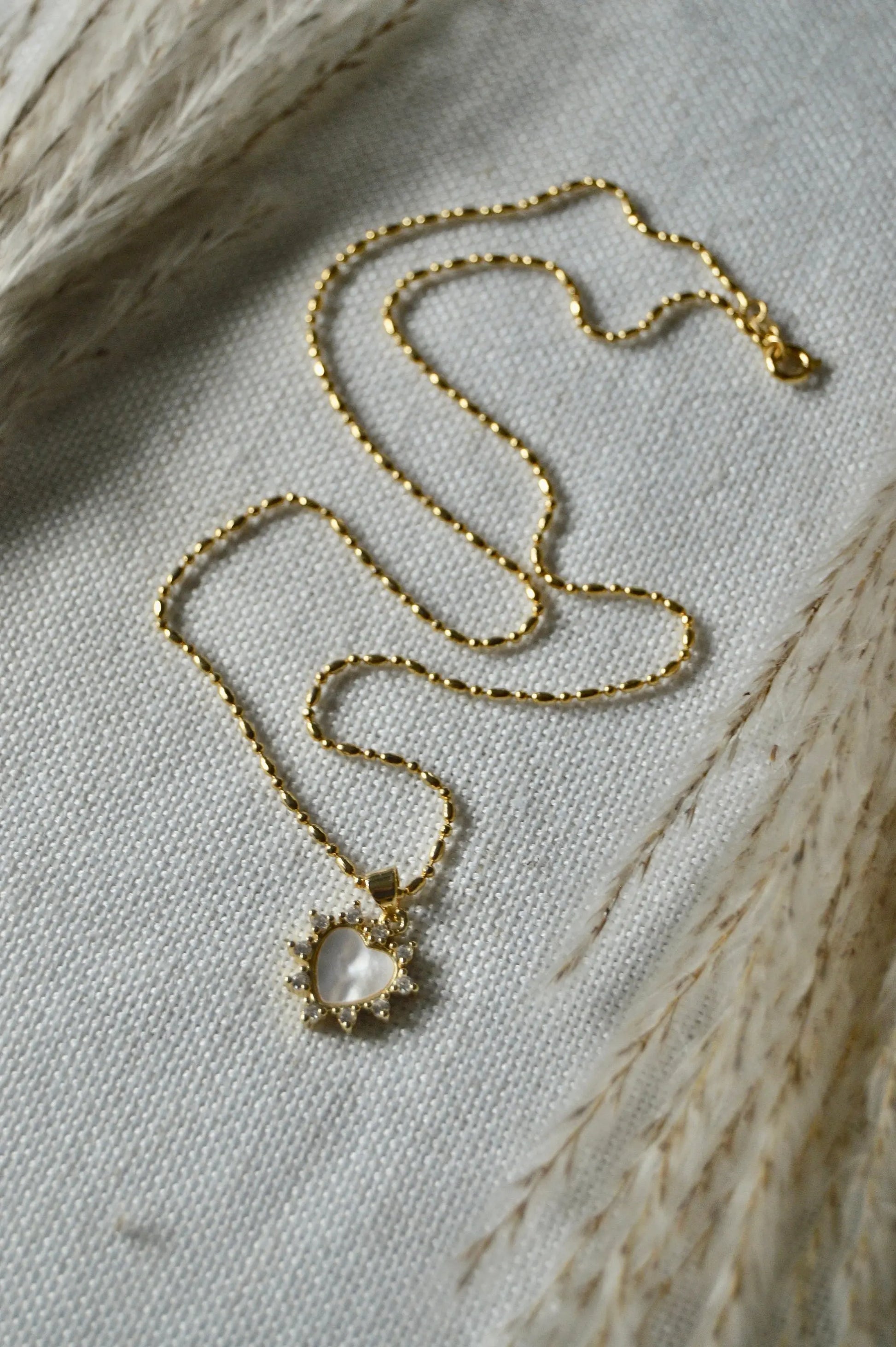 Pearl Heart Necklace Details