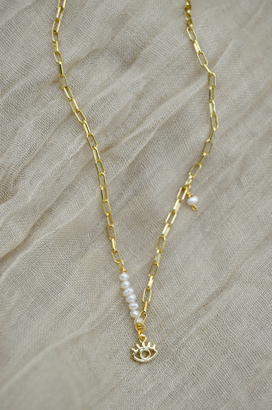 The Beatriz Necklace Feature