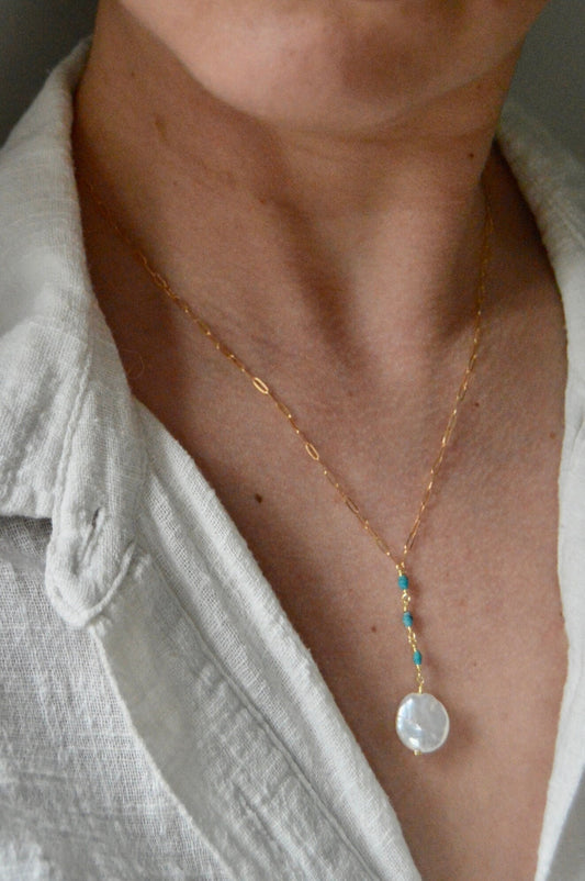 Turquoise and Pearl Necklace Model